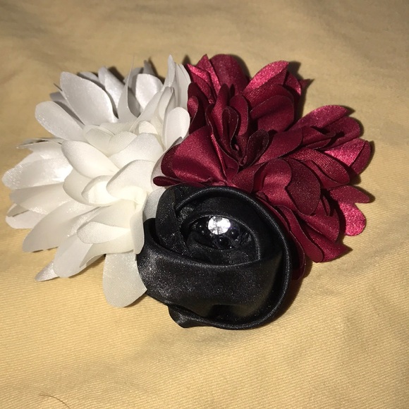 WHBM brooch - Picture 2 of 3